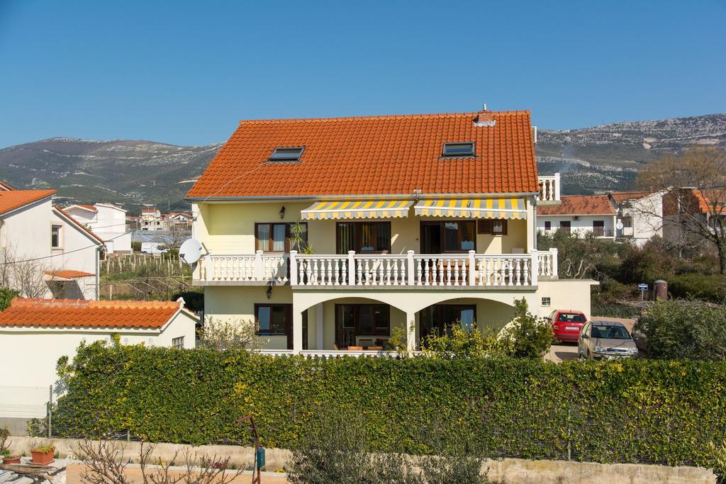 Apartments Corana Kaštela Eksteriør bilde